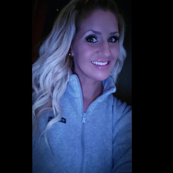 🫶 Meet your Posher, @NoelleKoci 🫶 - Picture 2 of 2